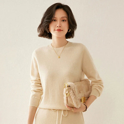 Women's crew-neck sweater, long sleeves, soft material