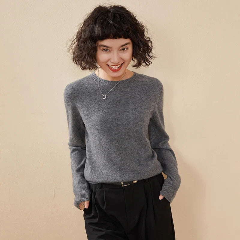 Women's crew-neck sweater, long sleeves, soft material