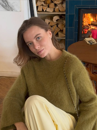 Damen Flauschiger Rundhals-Pullover in Olivgrün