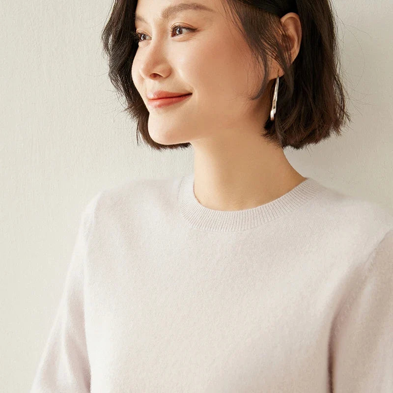 Women's crew-neck sweater, long sleeves, soft material
