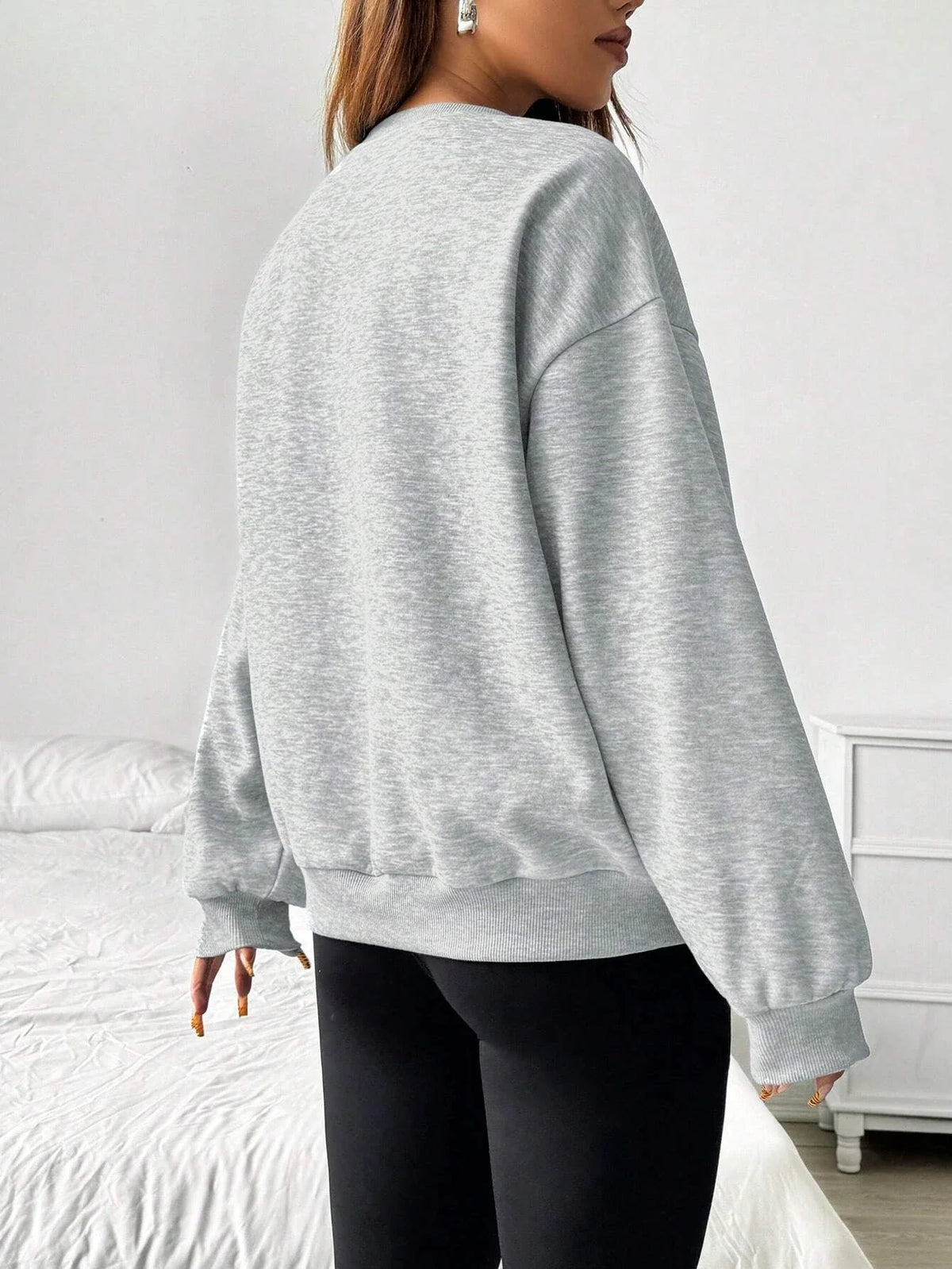 Women's Crew-Neck Oversized Basic Long-Sleeve Sweatshirt