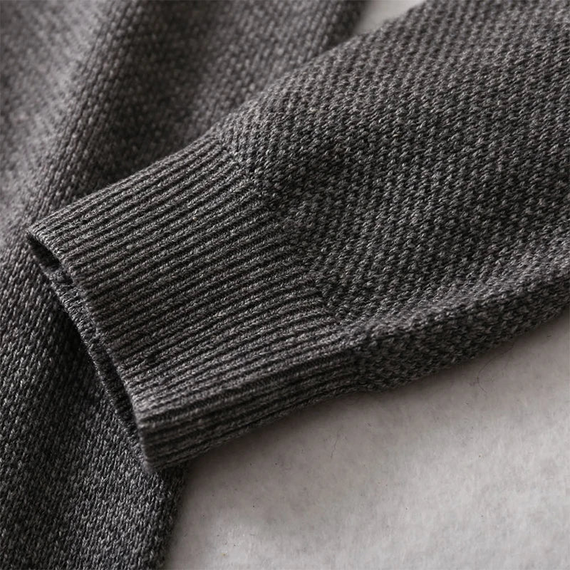 Unisex crew-neck sweater, long sleeves, fine knit, in black, gray, or brown