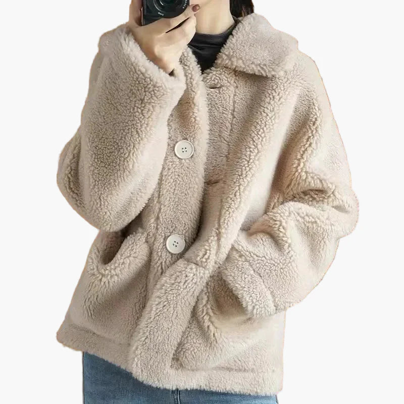 Women's teddy fleece jacket in casual winter style – cozy outdoor transitional jacket