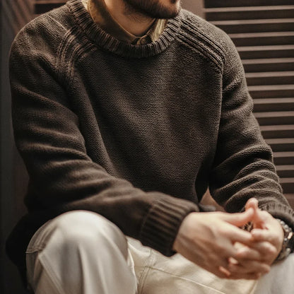 Men's brown crew-neck knitted sweater, long sleeve