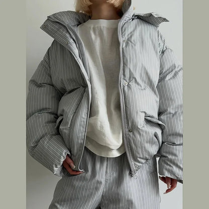 Women's quilted jacket with hood and zipper