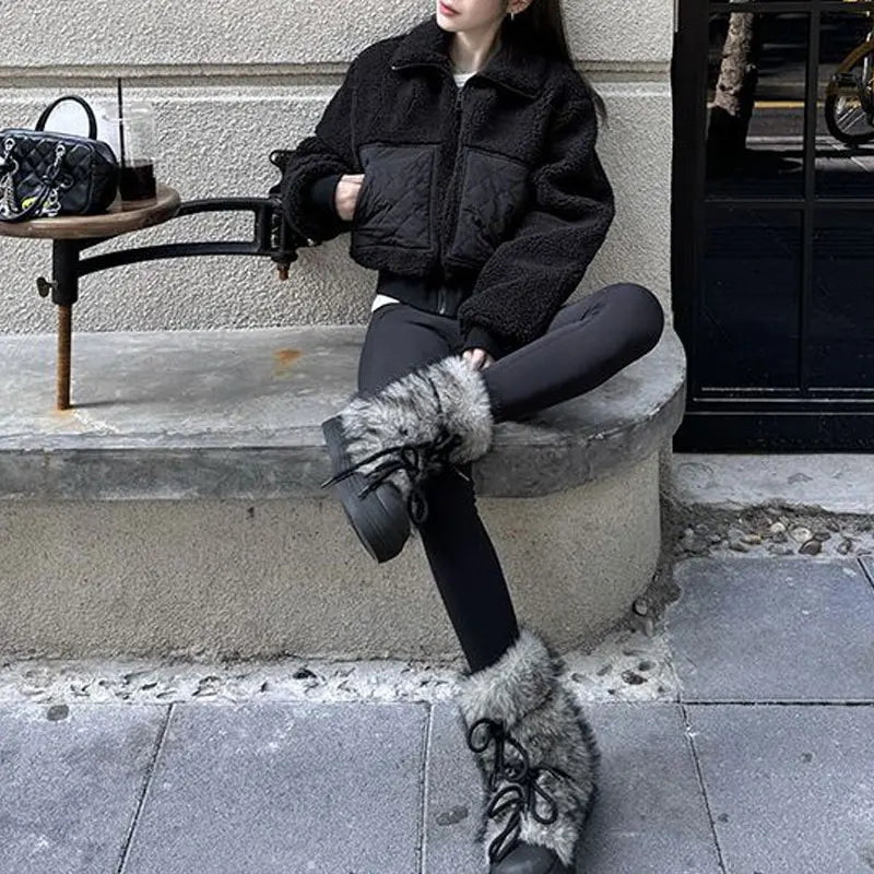 Kurze Damen Teddyjacke aus Plüsch mit Steppdetails und Reißverschluss