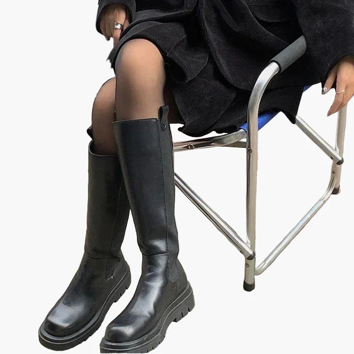 Damen Stiefel mit hohem Schaft und Profilsohle – Modische Alltagsschuhe für Herbst und Winter