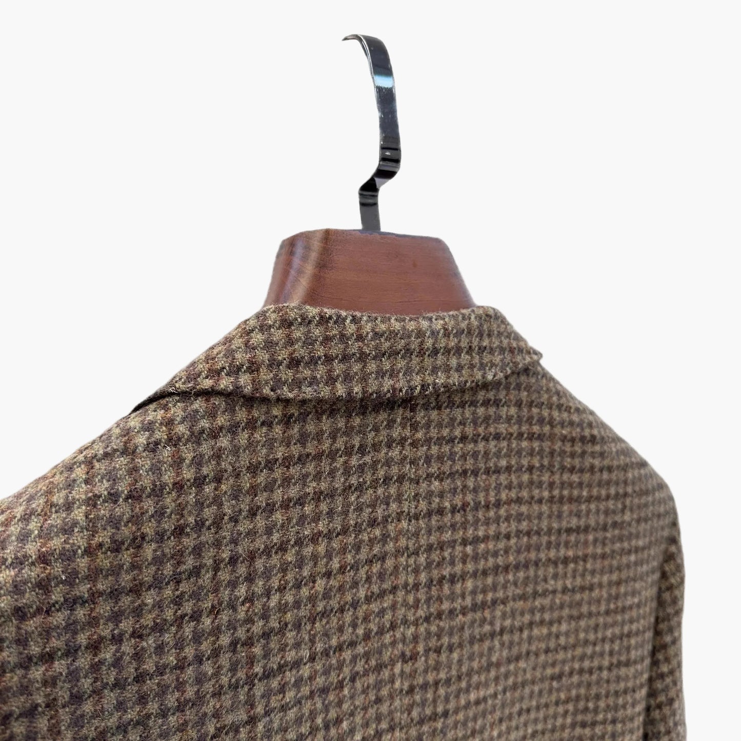 Men's checkered blazer in classic business style – elegant casual and office outfit