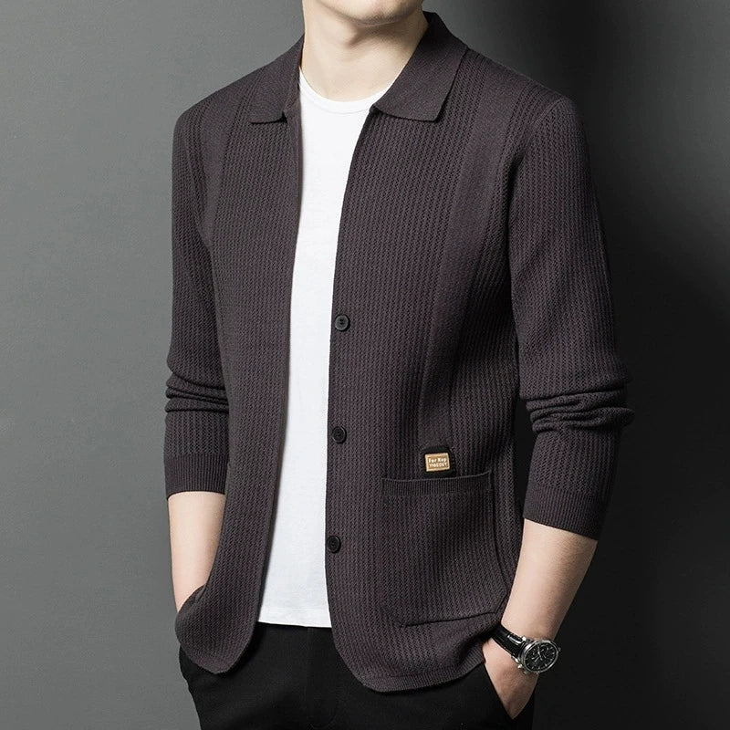 Men's cardigan with collar, button placket, and pockets