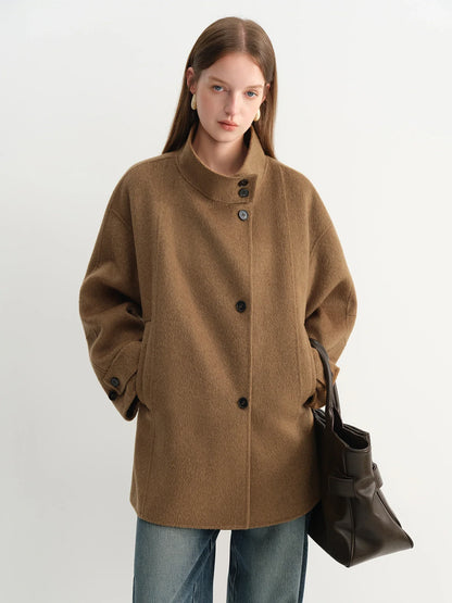 Women's short coat with stand-up collar and buttons in brown