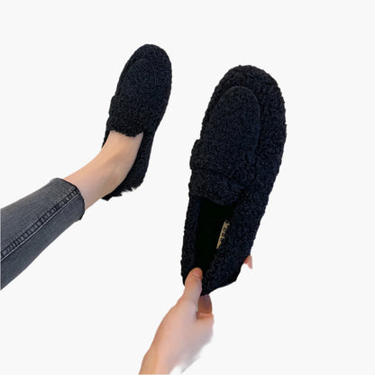Women's slippers in plush look – Comfortable and stylish slip-ons for home