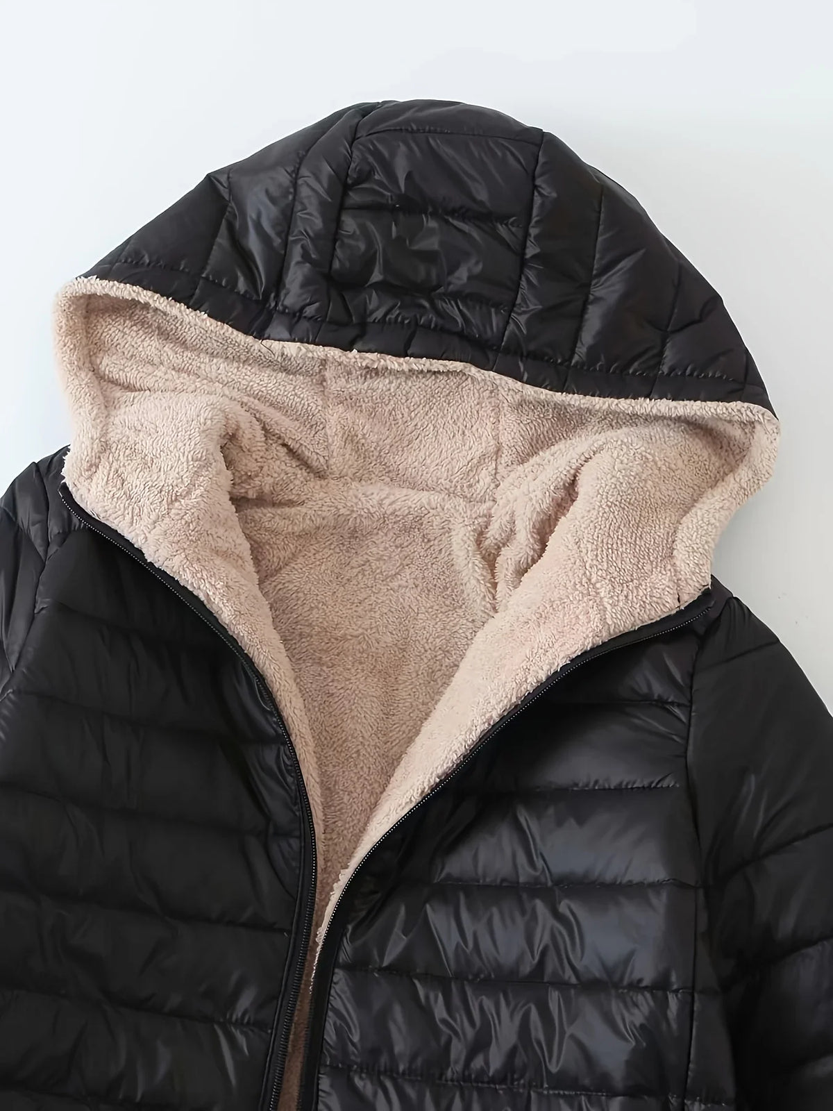 Damen Steppjacke mit Kapuze, gefüttert mit Kunstfell, langer Schnitt