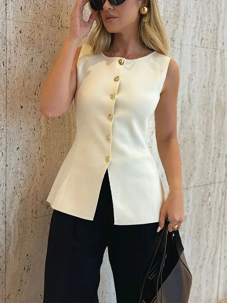Women's sleeveless top with round neck and buttons - front slit