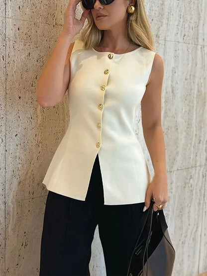 Women's sleeveless top with round neck and buttons - front slit
