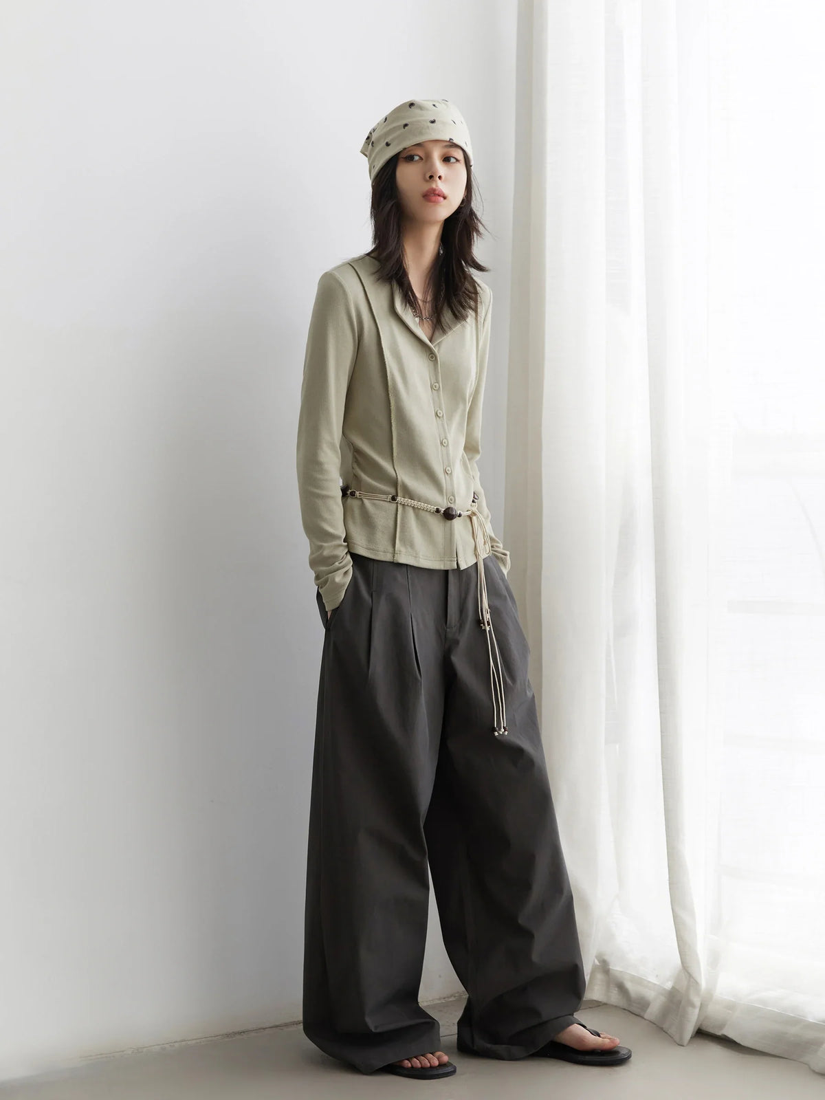 Women's long-sleeve cardigan with collar and button placket