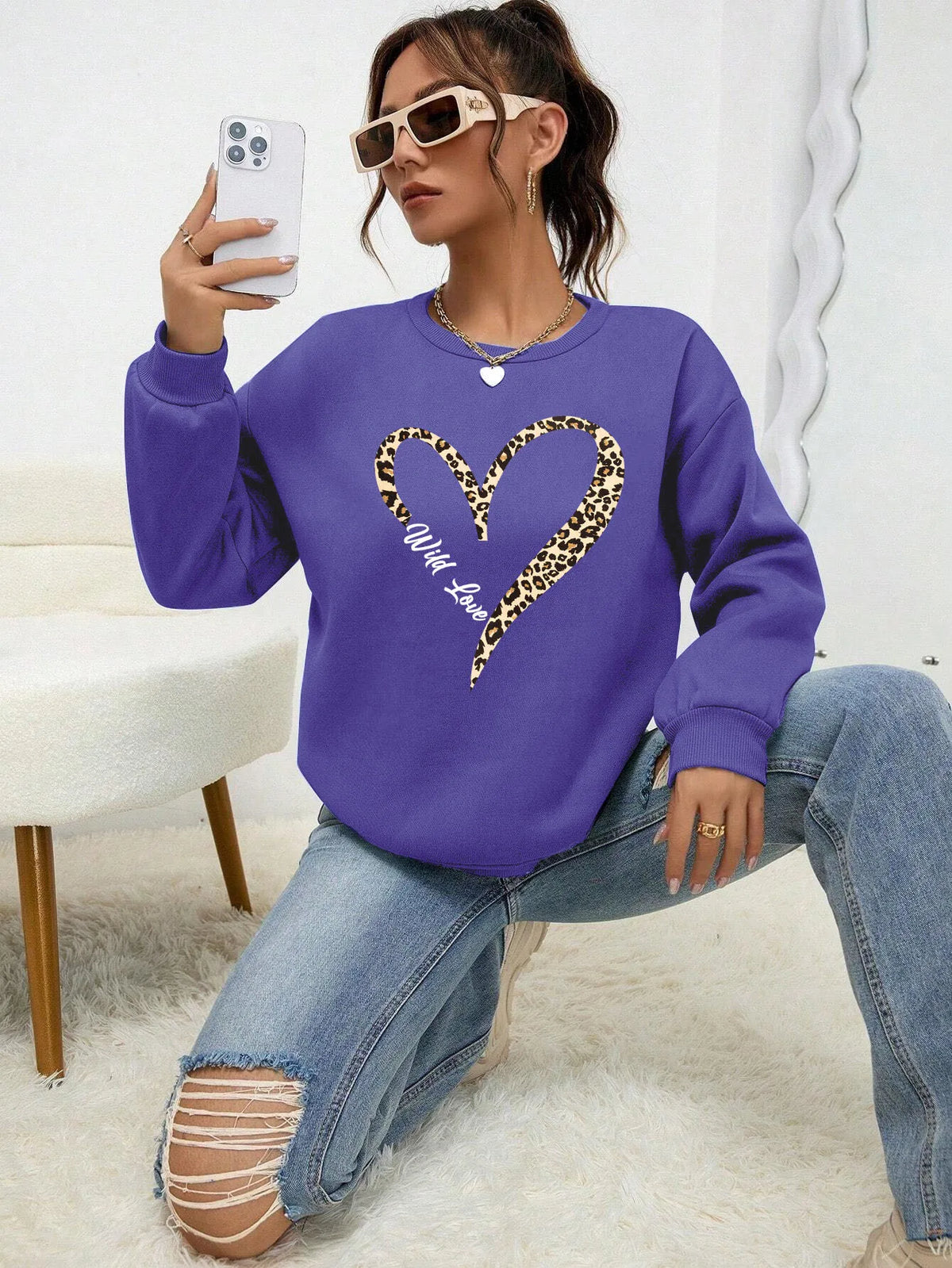 Women's Crew-Neck Long-Sleeve Sweatshirt with Leopard Heart Print