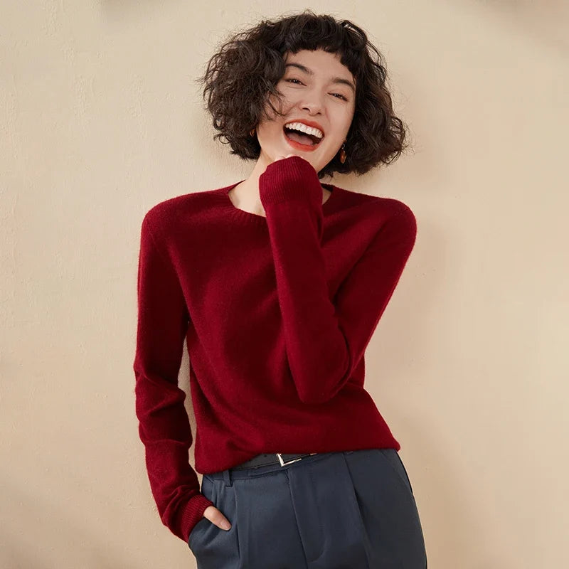 Women's crew-neck sweater, long sleeves, soft material