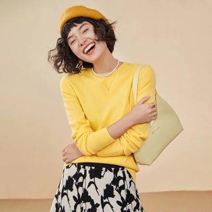 Women's crew-neck sweater, long sleeves, soft material