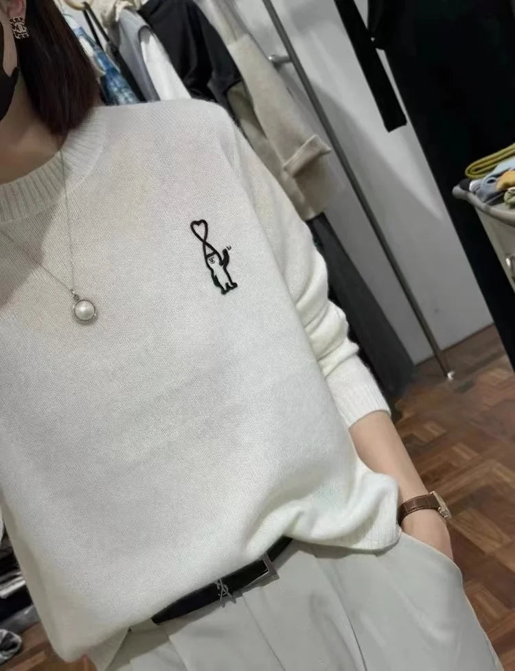 Women's crew-neck long-sleeve fine-knit sweater with embroidered motif
