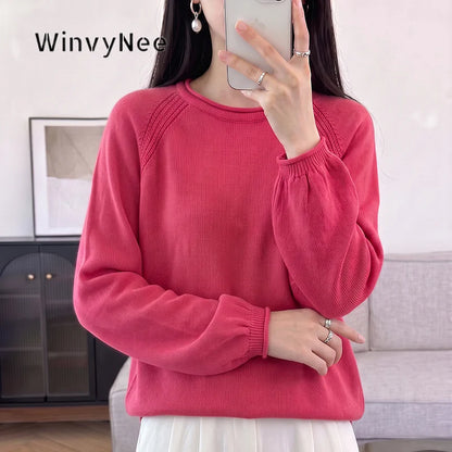 Women's crew-neck long-sleeve knit sweater with raglan sleeves and cuffs