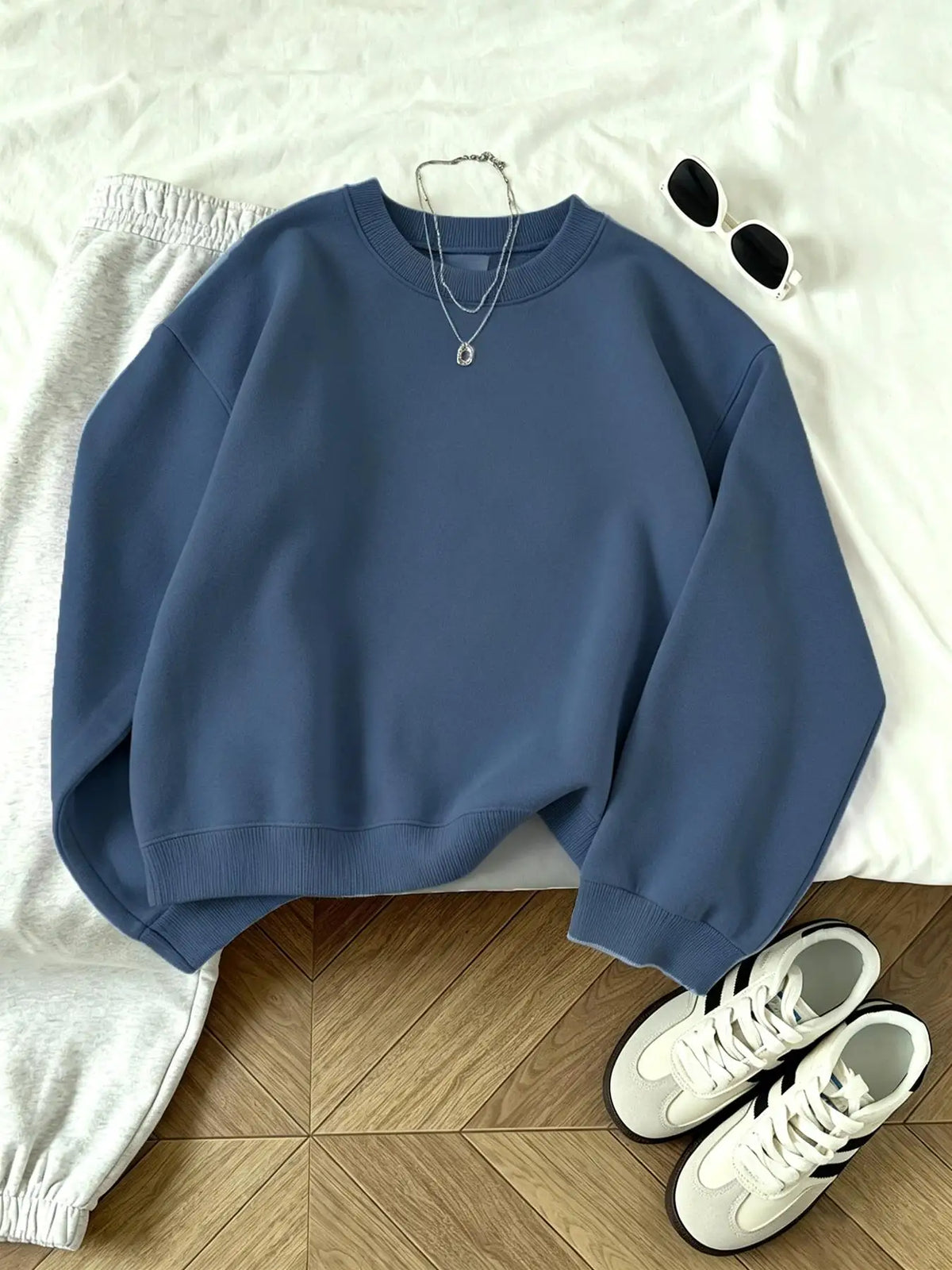 Unisex long-sleeve sweatshirt crew-neck sweater