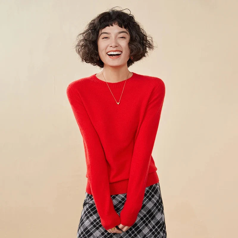 Women's crew-neck sweater, long sleeves, soft material