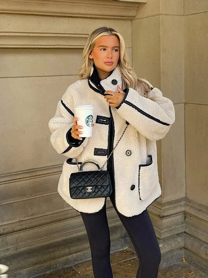 Damen Oversize Teddy Jacke mit Kontrastdetails – Trendy Streetstyle für Herbst und Winter