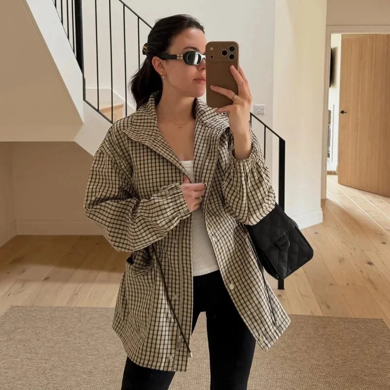 Women's checked jacket in beige and black with drawstring and stand collar