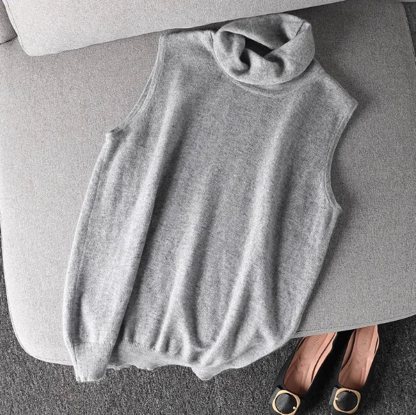 Sleeveless women's turtleneck top made of soft knit fabric