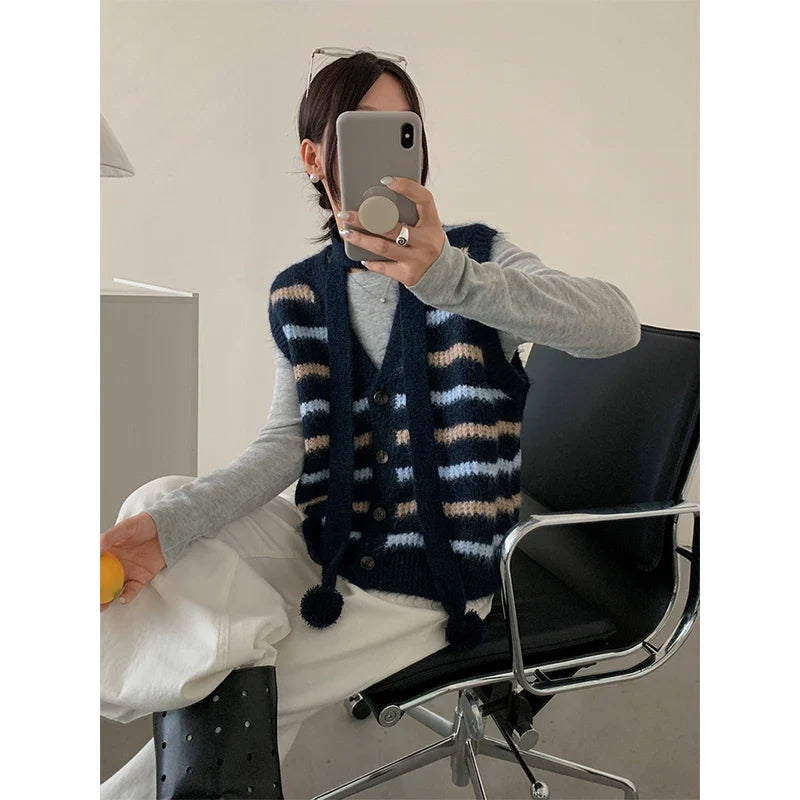 Striped knitted vest with V-neck and buttons, cropped fit