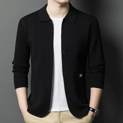 Men's cardigan with collar, button placket, and pockets
