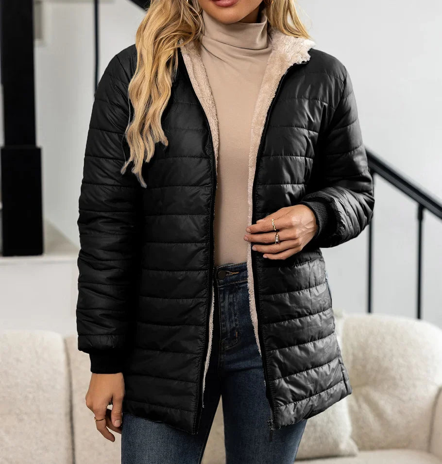 Damen Steppjacke mit Kapuze, gefüttert mit Kunstfell, langer Schnitt