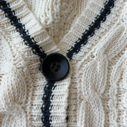 Strickjacke Damen V-Ausschnitt Zopfmuster Sterne Crèmeweiß