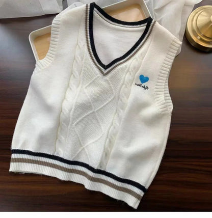 Women's knitted vest with V-neck and cable-knit pattern