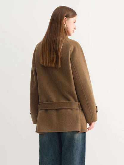 Women's short coat with stand-up collar and buttons in brown