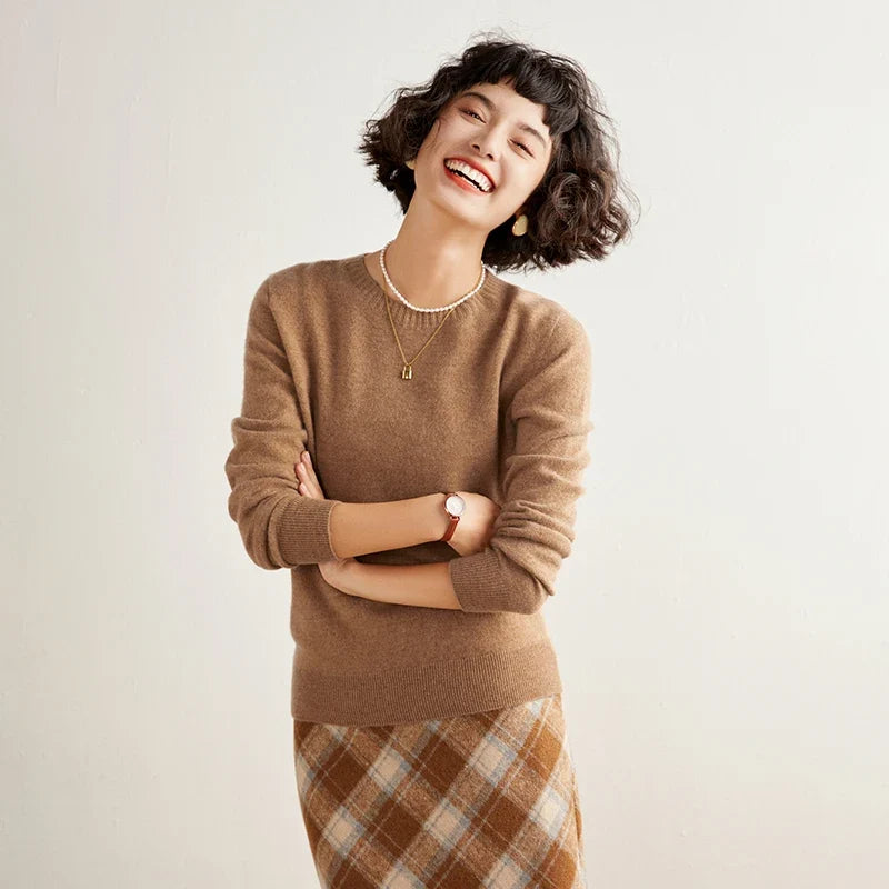 Women's crew-neck sweater, long sleeves, soft material