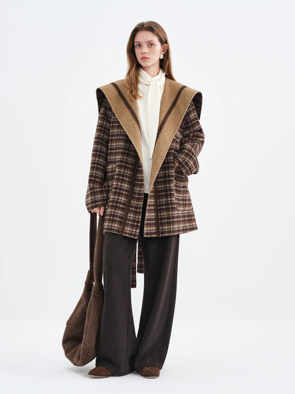 Damen Kurzmantel mit Gürtel, Kariertem Kragen und Stickerei, Braun/Grau
