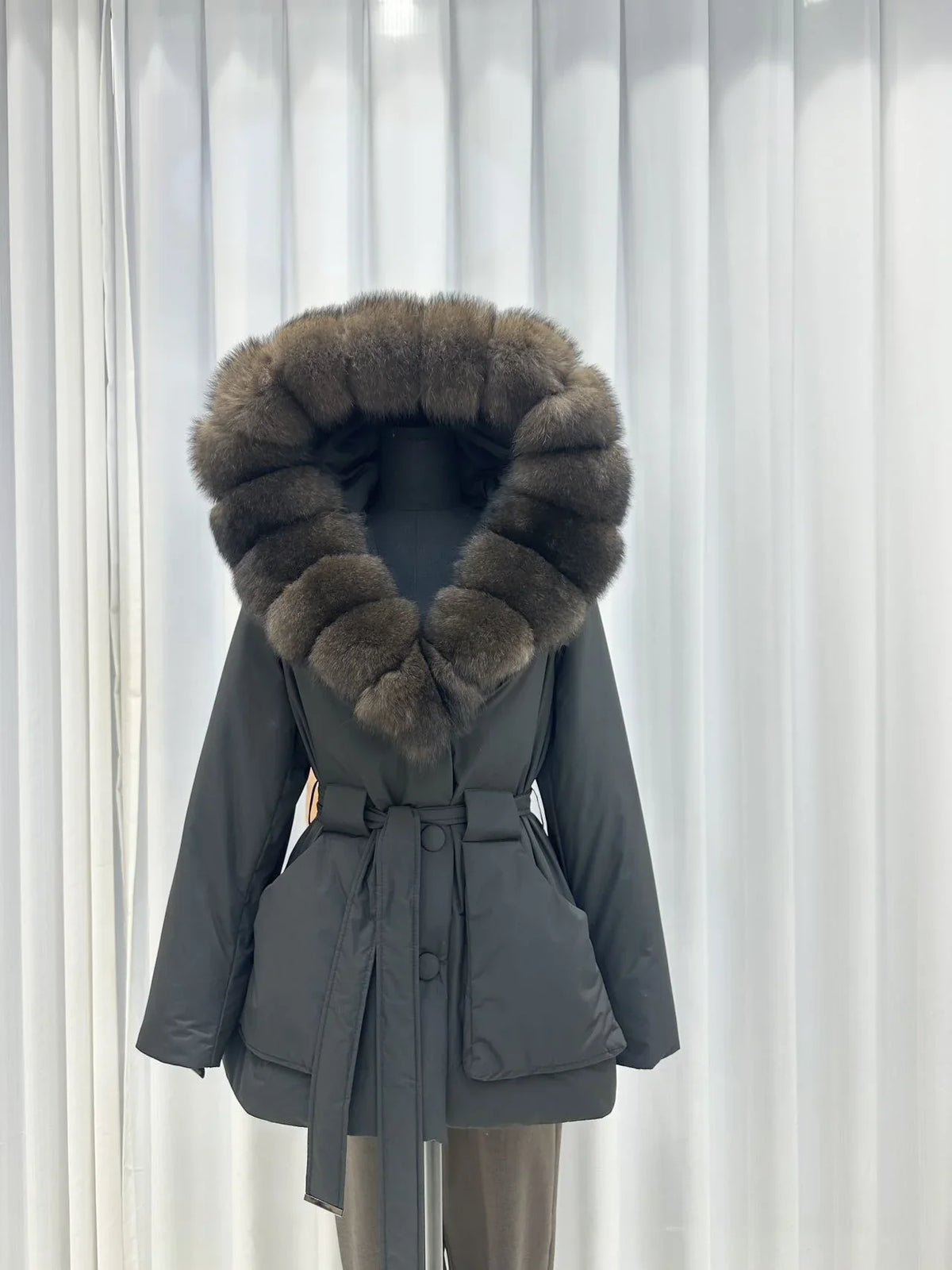 Damen Winterjacke mit Fellkapuze, tailliert, gefüttert