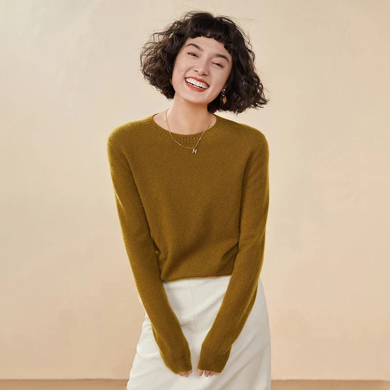 Women's crew-neck sweater, long sleeves, soft material
