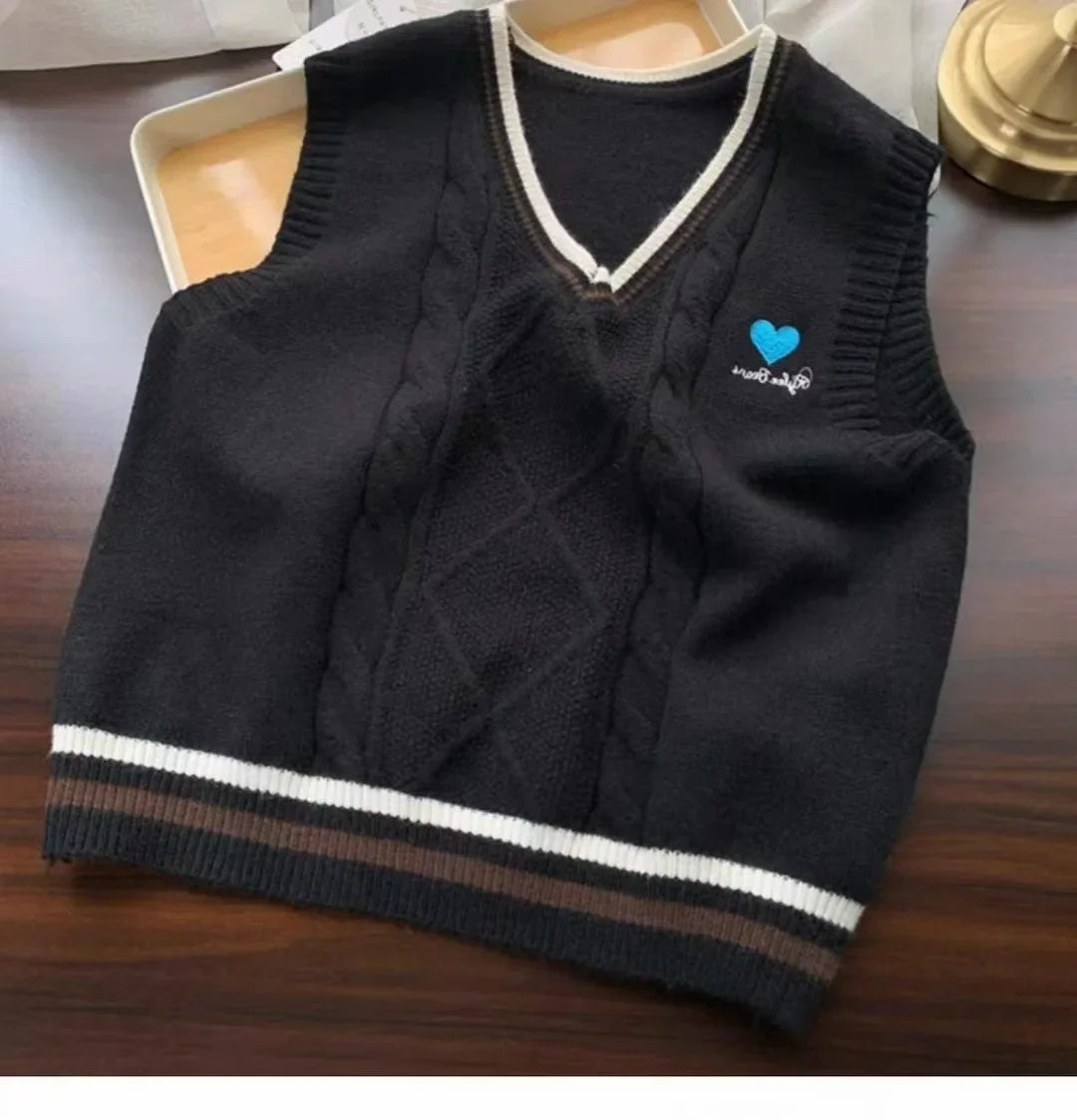 Women's knitted vest with V-neck and cable-knit pattern