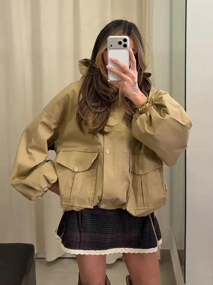 Short women's parka jacket with hood, wide sleeves and drawstring