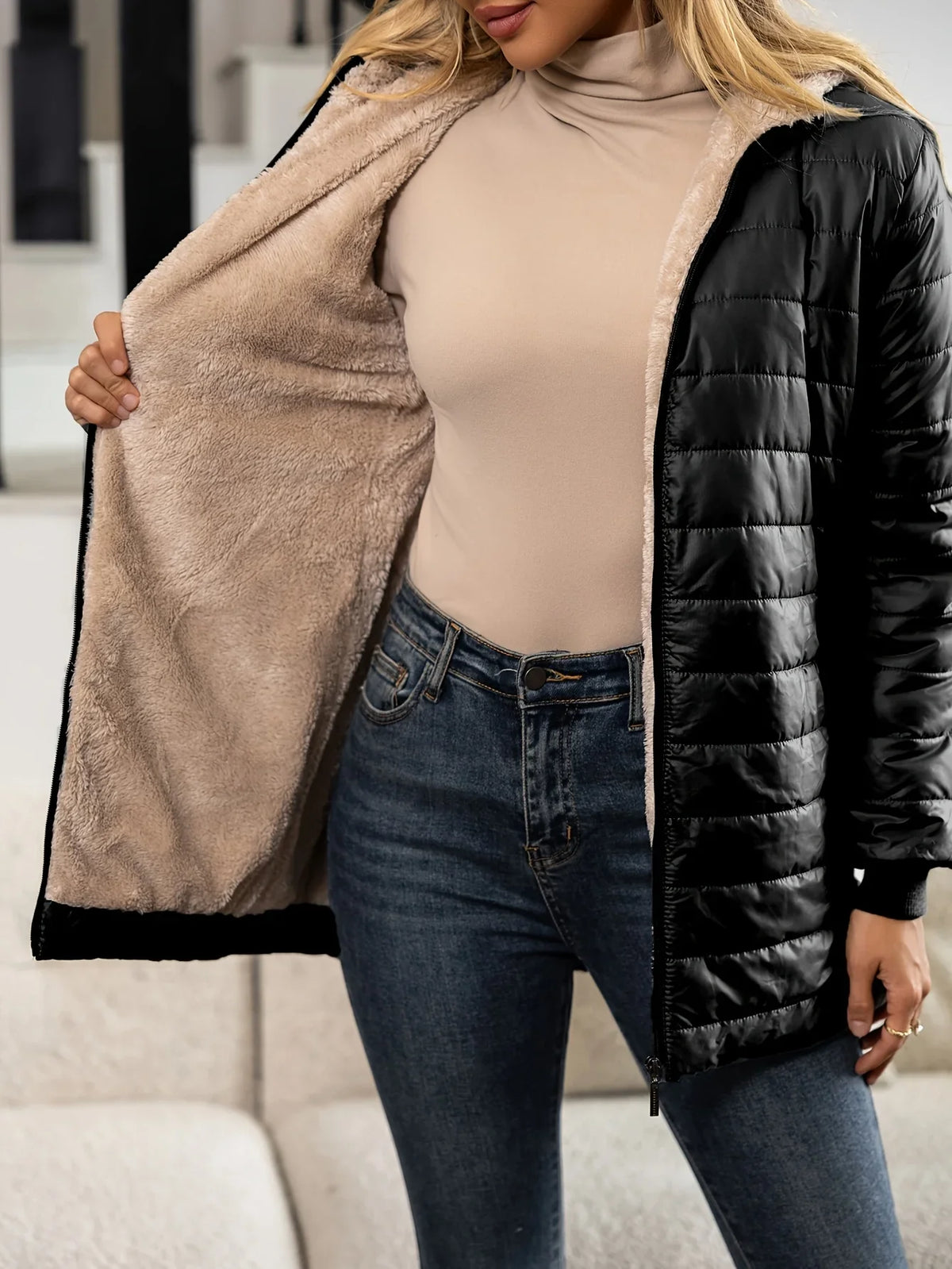 Damen Steppjacke mit Kapuze, gefüttert mit Kunstfell, langer Schnitt