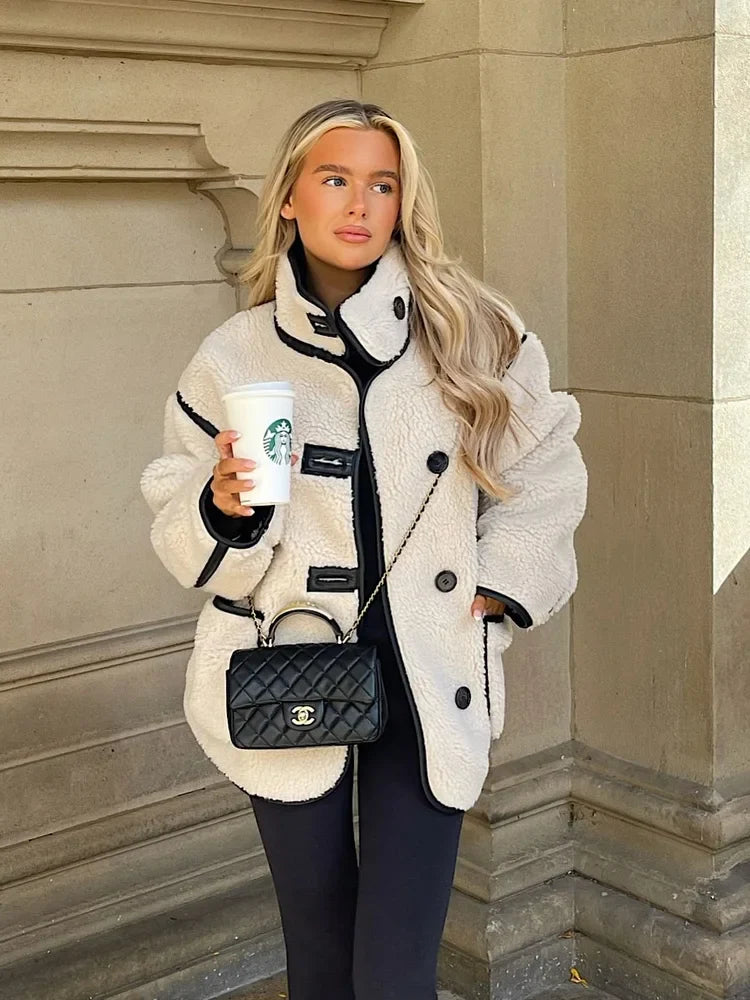 Damen Oversize Teddy Jacke mit Kontrastdetails – Trendy Streetstyle für Herbst und Winter