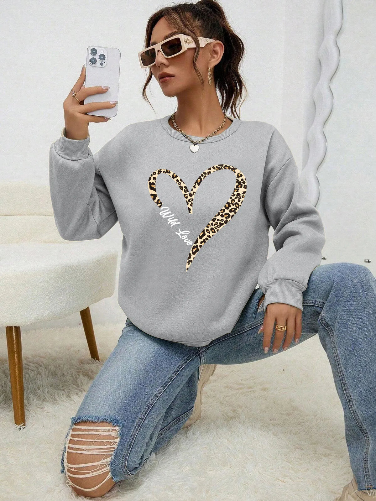 Women's Crew-Neck Long-Sleeve Sweatshirt with Leopard Heart Print