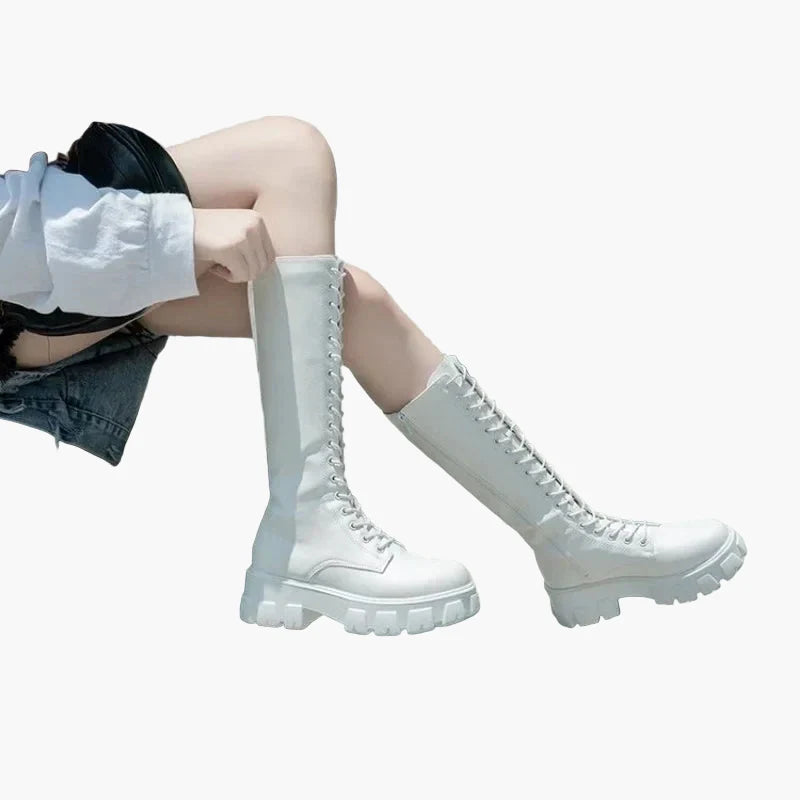 Women's lace-up boots with platform – Fashionable high combat boots for everyday and leisure use
