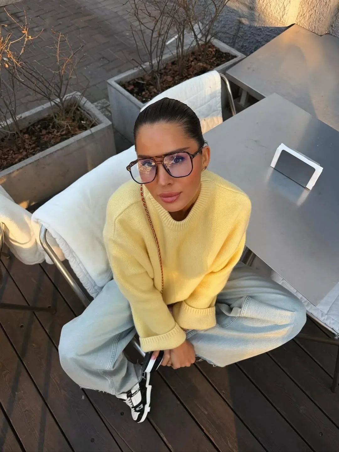 Damen Flauschiger Rundhals-Pullover in Olivgrün