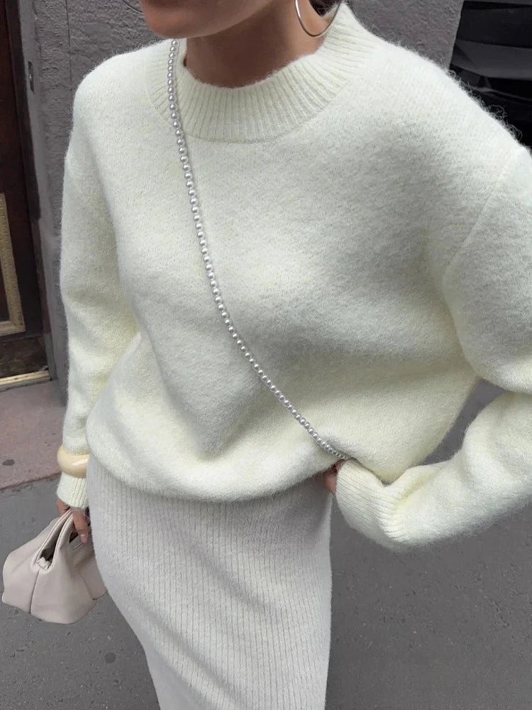 Women's crew-neck sweater, soft material, knitted, long sleeve