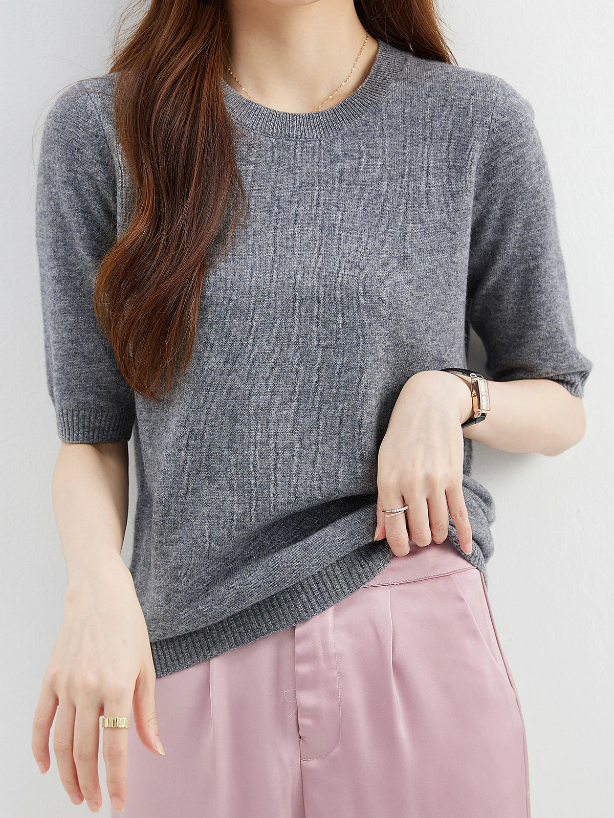 Women's short-sleeve knitted sweater, crew neck, ribbed hem