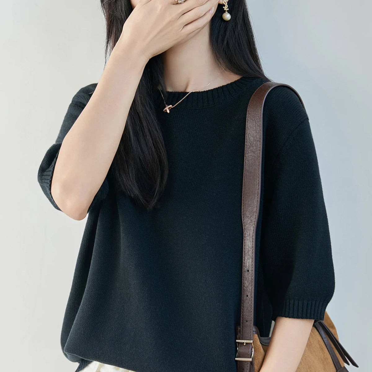 Women's short-sleeve crew-neck knit sweater with ribbed cuffs
