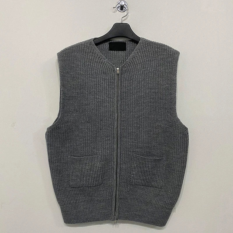 Unisex knitted vest with zipper & pockets ribbed